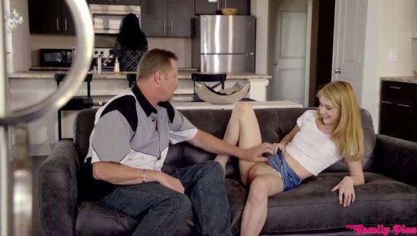 Hannah Hays: Father's Day Taboo Temptation - veryfreeporn.com on poweredporn.com