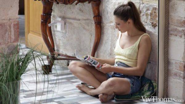 Attention Grabber - Nicole Rae & Talia Mint - hotmovs.com on poweredporn.com