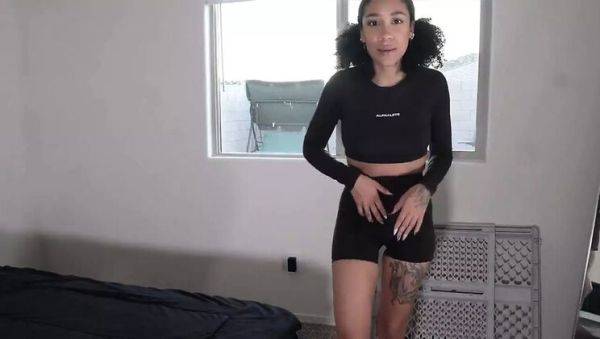 Hot Gym Workout Ends with Ariana Aimes Fingering and Squirting on Bed - veryfreeporn.com on poweredporn.com