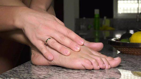 Amateur Brunette MILF Ashley Dark Solo Pussy Play in 4K - Real Homemade Foot Fetish Hookup - veryfreeporn.com - Germany on poweredporn.com