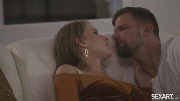 Neighbors - Octavia Red & Vince Karter - hotmovs.com on poweredporn.com