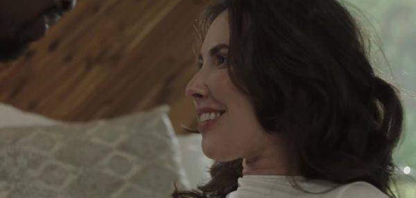 Wife is helped by professionals touches - inxxx.com on poweredporn.com