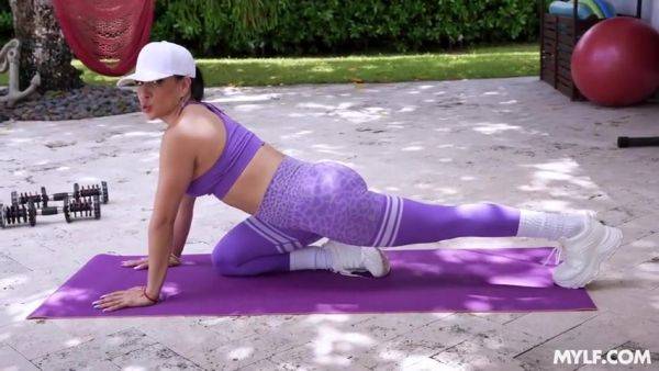 Perfect Ass, Perfect Form 2 - videomanysex.com on poweredporn.com