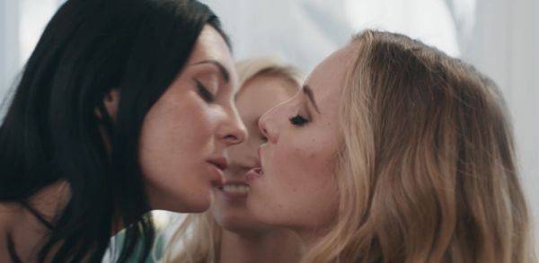 Lesbian couple seducing their neighbor - inxxx.com on poweredporn.com