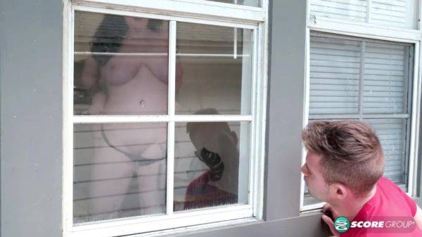 Peeping Tom Fucks Busty Nyx Monroe - videomanysex.com - Usa on poweredporn.com