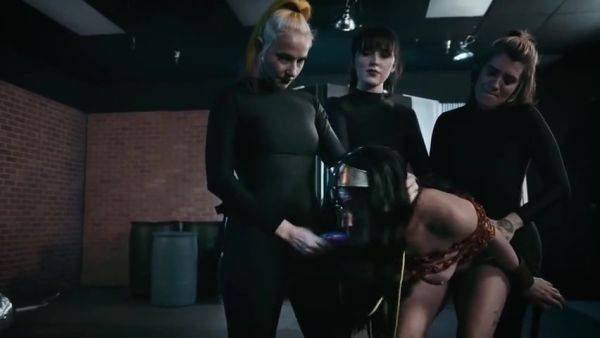 Olive Glass - Wonder Woman In One Dumb Woman Meet The Fembots - videomanysex.com on poweredporn.com