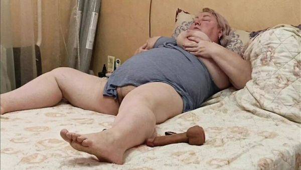 Big Tits Stepmom Zona901 Fingers Her Hairy Pussy with Vibrator - veryfreeporn.com - Russia on poweredporn.com