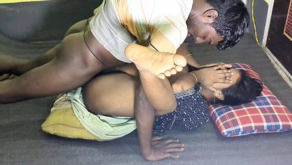 Desi Indian Bhabhi Deluwara Hot Home Sex with Hindi Audio - veryfreeporn.com - India on poweredporn.com