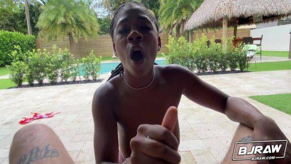 Is A Horny Neighbor With Romeo Mancini And Hazel Grace - txxx.com on poweredporn.com