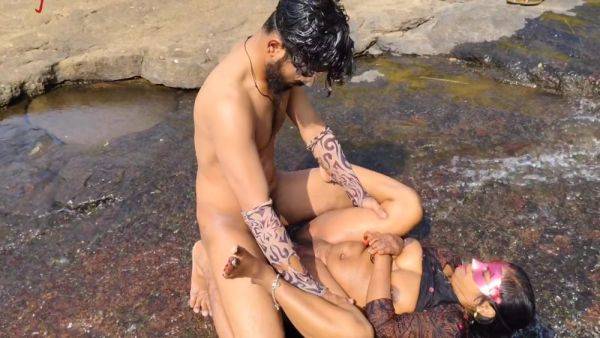 Hindi Sex And Devar Bhabhi In Today Stepbrother In Law And Stepsister In Law Outdoor Shoot Video - desi-porntube.com - India on poweredporn.com