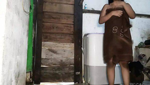 Hot Indonesian Housewife Cheats with Brother-in-Law in Steamy Fuck Session - porntry.com - Indonesia on poweredporn.com