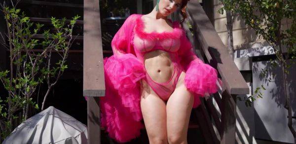 Red latina MILF reveals her juicy fruits - inxxx.com on poweredporn.com