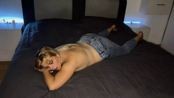 Naked Girl on Bed with Vibrator - Loud Moaning, Wet Pussy, and Multiple Orgasms - Bonieclydeerotik - porntry.com - Germany on poweredporn.com