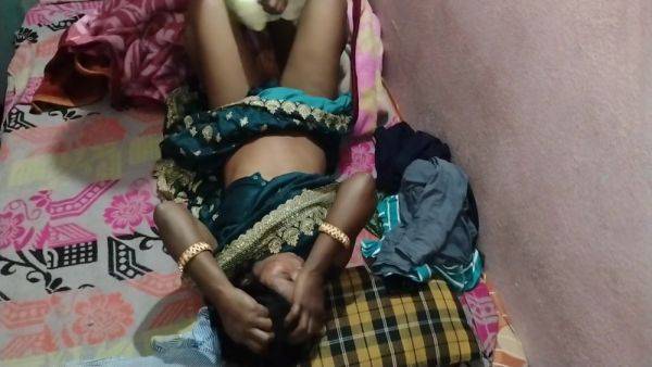 Hindi Sex In Desi Wife Ko Bade Ke Din Raat Mein Choda Bohat Maza Aaya - desi-porntube.com - India on poweredporn.com