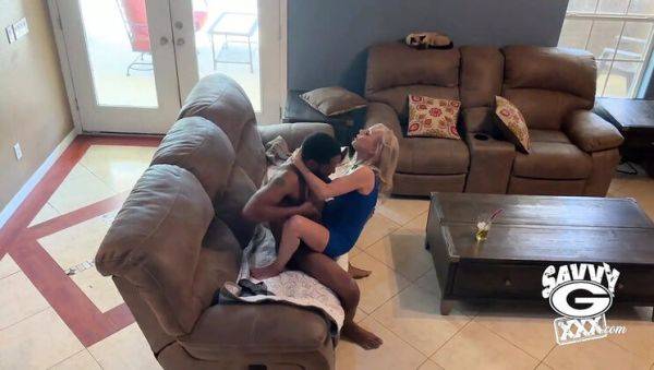 Balcony Fuck: Bella Bare Takes BBC in Open Air Romp - veryfreeporn.com on poweredporn.com