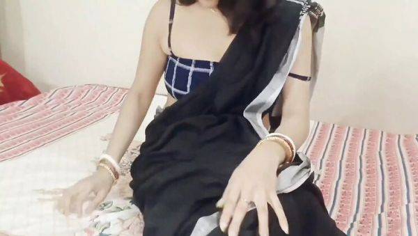 Desi Bhabhi in Black Saree Shows Off Hot Body and Gets Fucked Hard - porntry.com - India on poweredporn.com