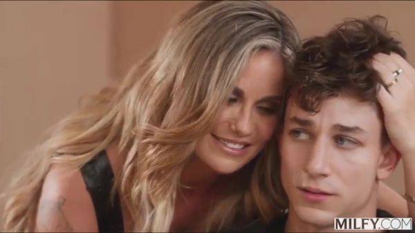 Abby Rose - Busty Milf Cant Stop Squirting In Hd - videomanysex.com on poweredporn.com