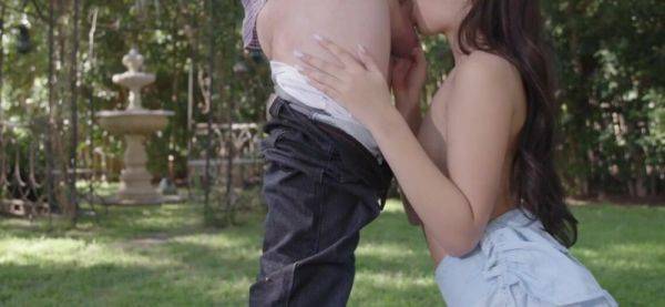 A cute picnic turns into a hot outdoor fuckfest in this HUSTLER Unlimited exclusive! - inxxx.com on poweredporn.com