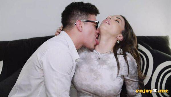 Hot brunette Medusa seduces Jason Carrera in steamy kitchen sex - 4K HD porn - xxxfiles.com on poweredporn.com