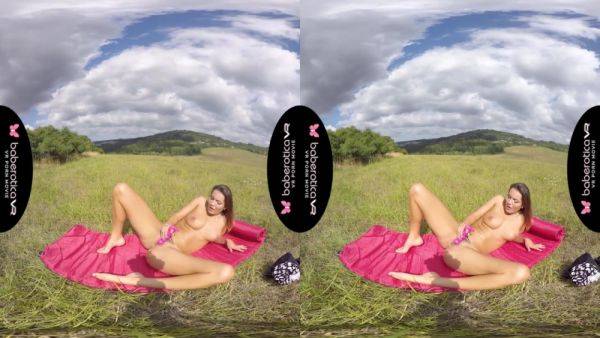 Vanessa Decker And Virtual Reality In Solo Girl Masturbates Outdoors, In Vr - videohdzog.com on poweredporn.com