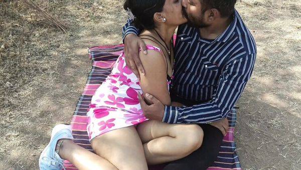 Hot Desi Girlfriend Fucks Village Boyfriend in Romantic Outdoor Sex - Kavita Zawazawi - xxxfiles.com - India on poweredporn.com