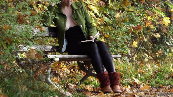 Michel Chloe Flashes Her Big Nipples Outdoor in Public - veryfreeporn.com on poweredporn.com