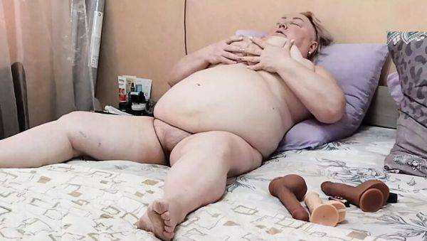 Stepson Watches Stepmom Play with Vibrator and Moan Loudly - veryfreeporn.com - Russia on poweredporn.com