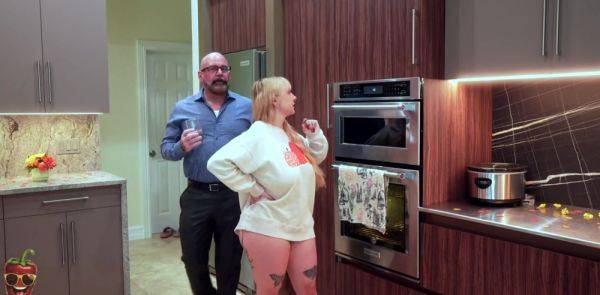 She Loves That Big Dick Inside Her - Cum On My Big Ass Before Thanksgiving Dinner! Skylar Vox - inxxx.com on poweredporn.com