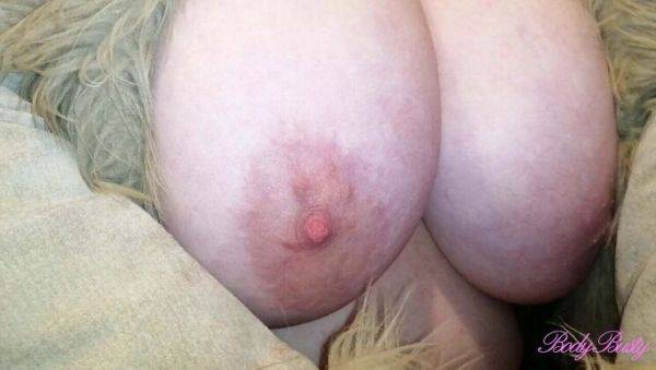 Big Natural Tits Shaking Wildly - Bodybusty MILF in HD - xxxfiles.com - France on poweredporn.com