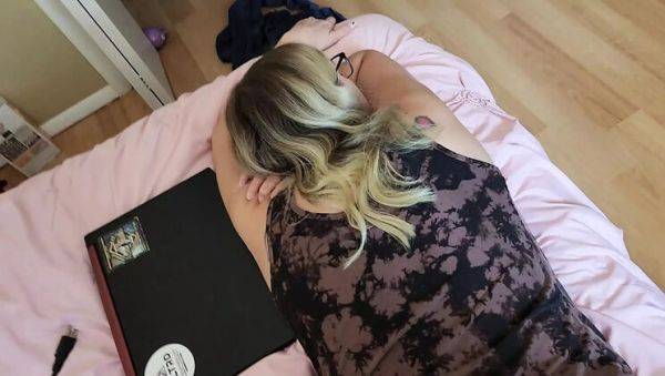 Hot Blonde MILF Mama_Foxx94 Goes Wild - Big Ass Twerking & Real Orgasm - xxxfiles.com - Usa on poweredporn.com