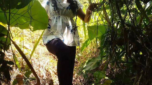 Horny Sri Lankan Couple Fucks Hard Outdoor - First Time Sex in Jungle - xxxfiles.com - Sri Lanka on poweredporn.com