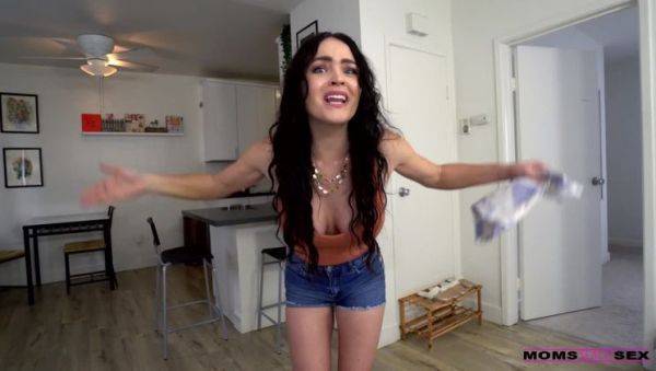 Moms Big Happy Family - S13:E7 - veryfreeporn.com on poweredporn.com