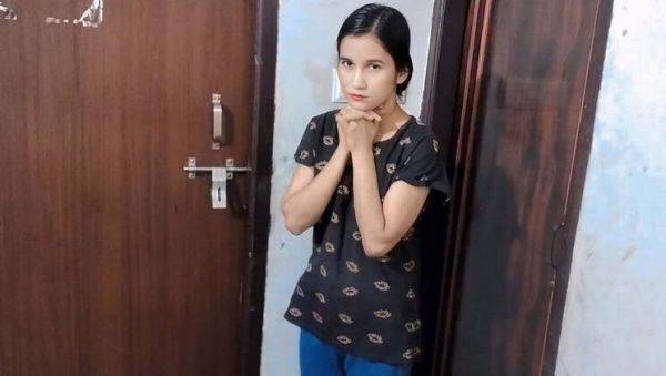 Desi Step Sister Fucked Hard After Chocolate Temptation - Naasrin Khan - porntry.com - India on poweredporn.com