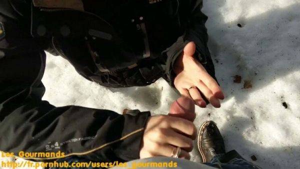 Hot MILF Blows Huge Cock Outdoors & Swallows Cum in Snow - Amateur POV - veryfreeporn.com - France on poweredporn.com