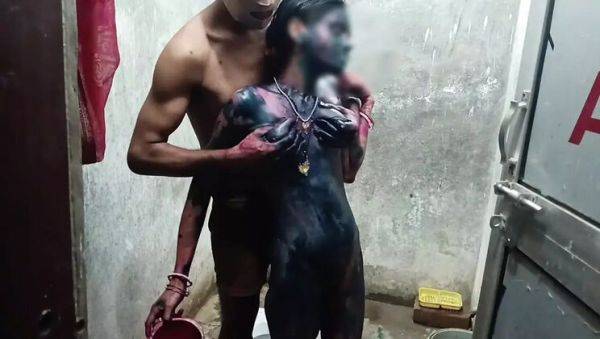 Desi Bhabhi Sarita Fucked Hard in Bathroom During Holi Festival - Devar Bhabhi Sex - veryfreeporn.com - India on poweredporn.com