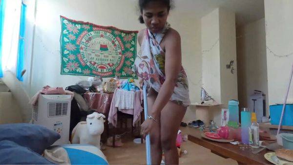 Sexy ebony maid Belle11 cleans naked - amateur big ass babe - xxxfiles.com - France on poweredporn.com