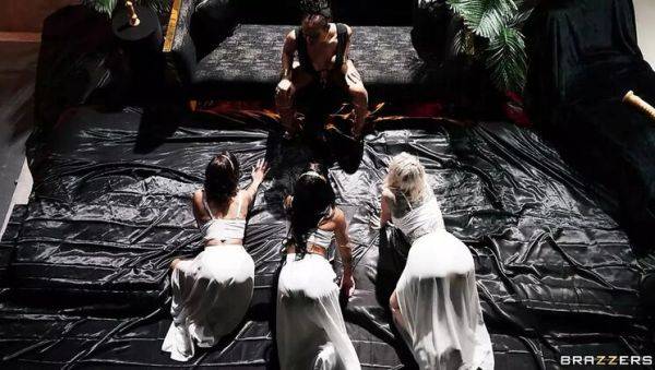 Kira Noir Threesome Fuck with Jesse Pony & Nichole Saphir - Big Tits, Blowjob & Cumshot - xxxfiles.com on poweredporn.com