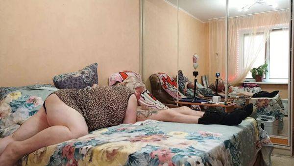 Hot Wife Sucks Thick Load and Swallows Every Drop - Zona901 - xxxfiles.com - Russia on poweredporn.com