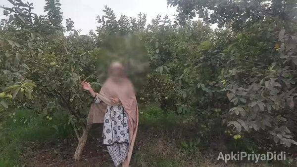 Hot Indian Bhabhi Seduces Devar with Huge Boobs - Desi Homemade Sex - veryfreeporn.com - India - Pakistan on poweredporn.com