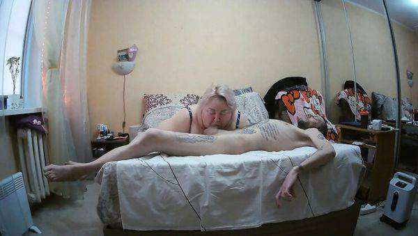 Stepmom sucks big cock deep and watches cum flow out - Zona901 - veryfreeporn.com - Russia on poweredporn.com