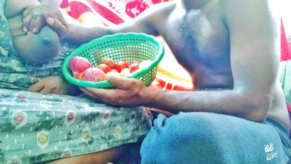 Hot Tamil Aunty Rough Fuck with Vegetable Vendor - Desi Sex with Clear Audio - veryfreeporn.com - India on poweredporn.com