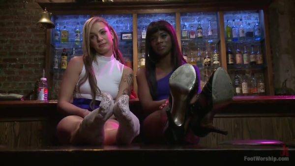 Ana Foxxx Total Foot Hottie Ana Fucks Dahlias Tight Hole - videomanysex.com on poweredporn.com