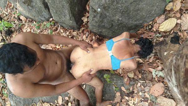 Indian Desi Girl Fucked By Her Stepbrother In Jungle, Bhabhi Girl Sex Very Hard With Her Step - Jungle Girl - desi-porntube.com - India on poweredporn.com