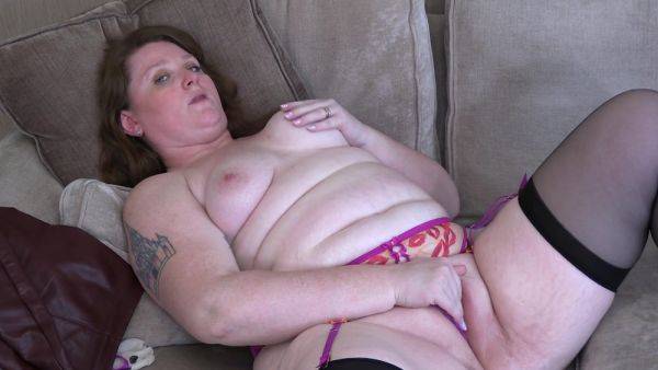 Big booty amateur slut plays with her fat pussy in sexy manners - hellporno.com on poweredporn.com