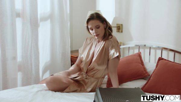 Anal-curious Milf Gapes For Masseuse - Bonni Gee & Alberto Blanco - videomanysex.com on poweredporn.com