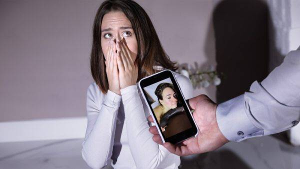 Leria Glow VR Porn: The Student - DarkRoomVR - txxx.com on poweredporn.com