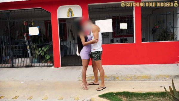 Hot Peruvian Girl Fucks White Dude After Kissing - Big Booty Latina Amateur - veryfreeporn.com - Peru on poweredporn.com