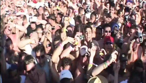 Calli Cox & Hot Blonde Friends Fuck Hard on Spring Break Beach - Lesbian Licking & Cum Facials - porntry.com - Mexico on poweredporn.com