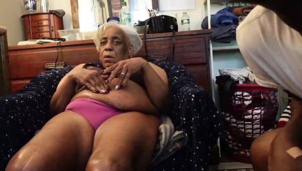 Hot Granny Rob Gives Amazing Blowjob to Big Black Cock - veryfreeporn.com on poweredporn.com