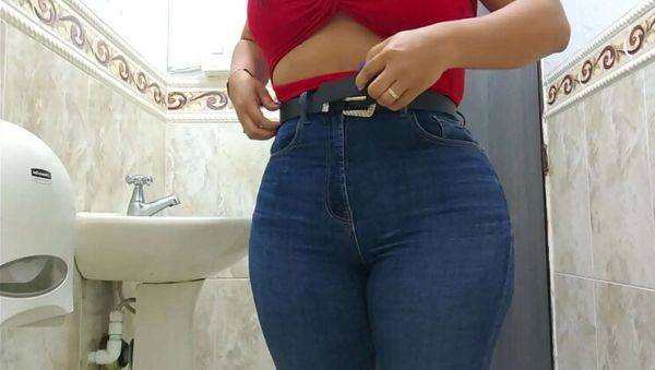 Big Ass Secretary Pissing in Bathroom - Homemade Amateur Video - xxxfiles.com on poweredporn.com